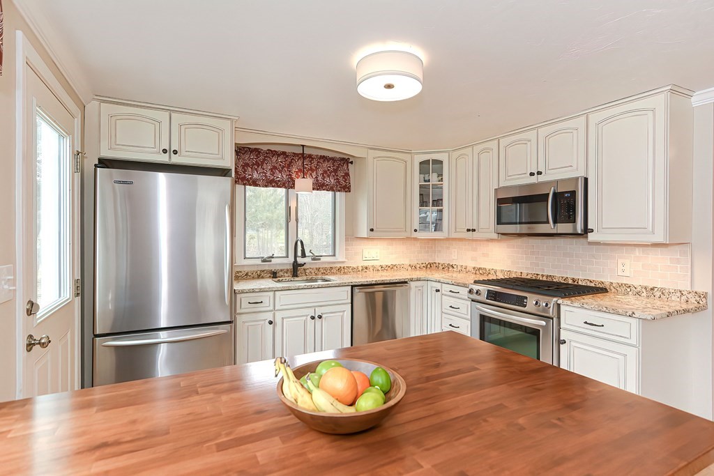 35 Spallus Road Stoughton, MA 02072 - Photo 6 of 42