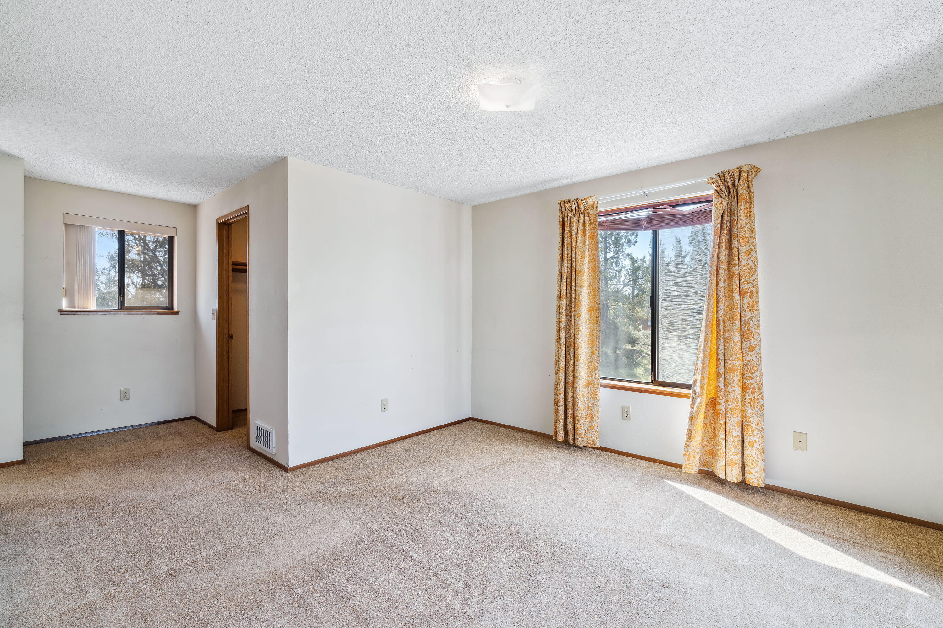 63681 Gentry Loop Bend, OR 97701 - Photo 21 of 42 21. Upstairs Primary Bedroom
