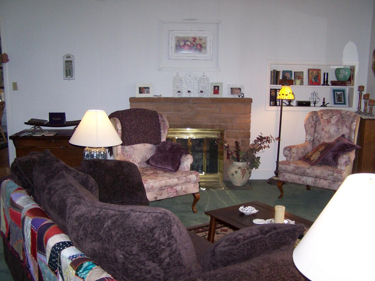 12202 Summitview Ext Road Yakima, WA 98908 - Photo 5 of 19 a living room with furniture and a table