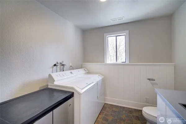 $4,495 | 17355 Northeast 17th Place, Bellevue, WA 98008