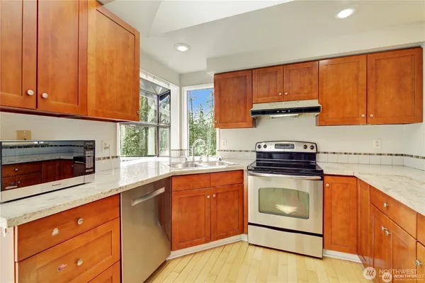 $4,495 | 17355 Northeast 17th Place, Bellevue, WA 98008