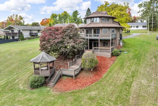 $469,000 | 490 Skyline Drive, Horton, MI 49246