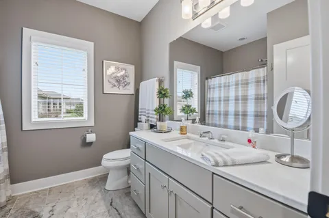 $1,300,000 | 236 Four Winds Court, Hartland, WI 53029
