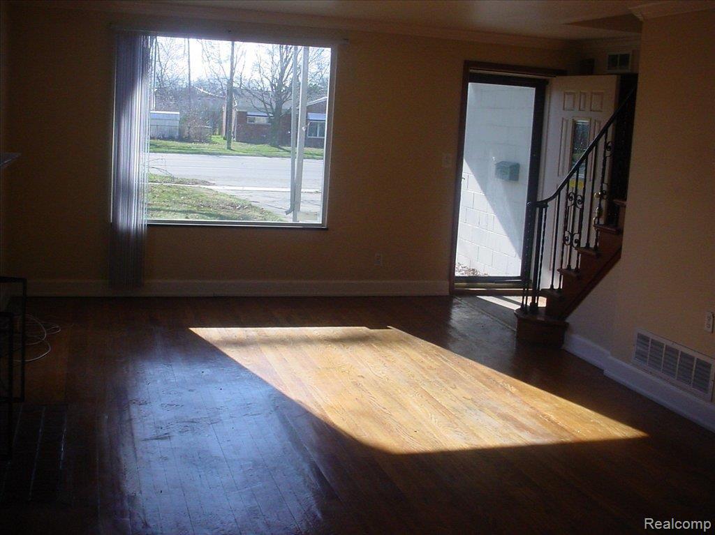 14030 Inkster Road Redford, MI 48239 - Photo 9 of 18 9