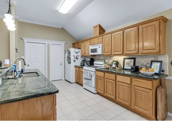 $2,200 | 3818 Dresden Lane, College Station, TX 77845
