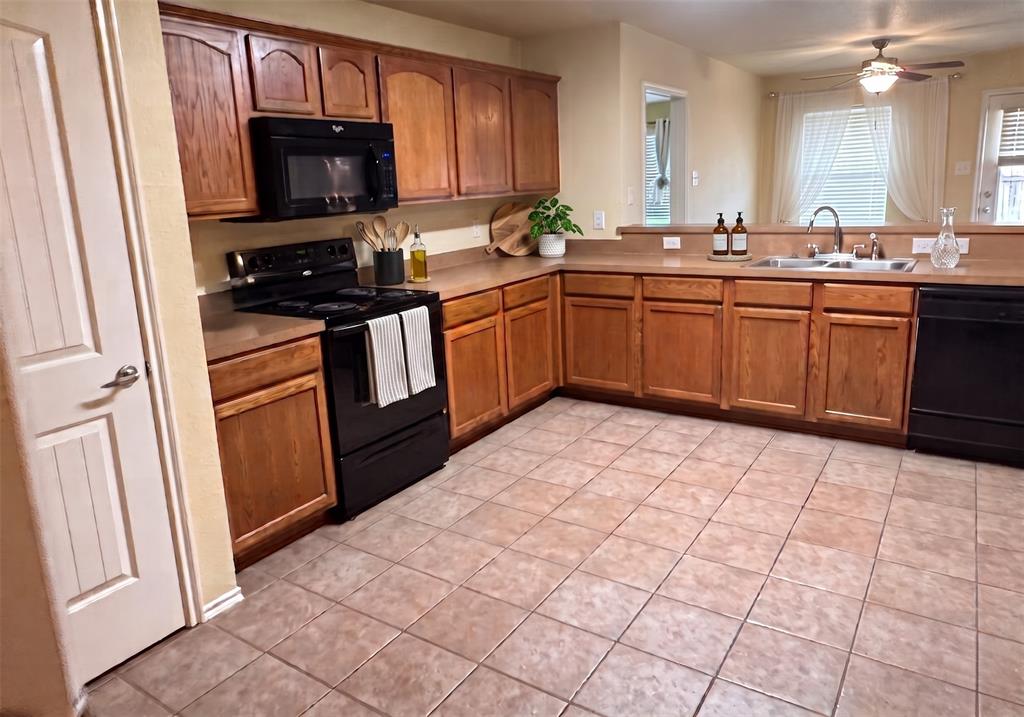 2006 Times Road Heartland, TX 75126 - Photo 6 of 17 Kitchen-all photos virtually staged
