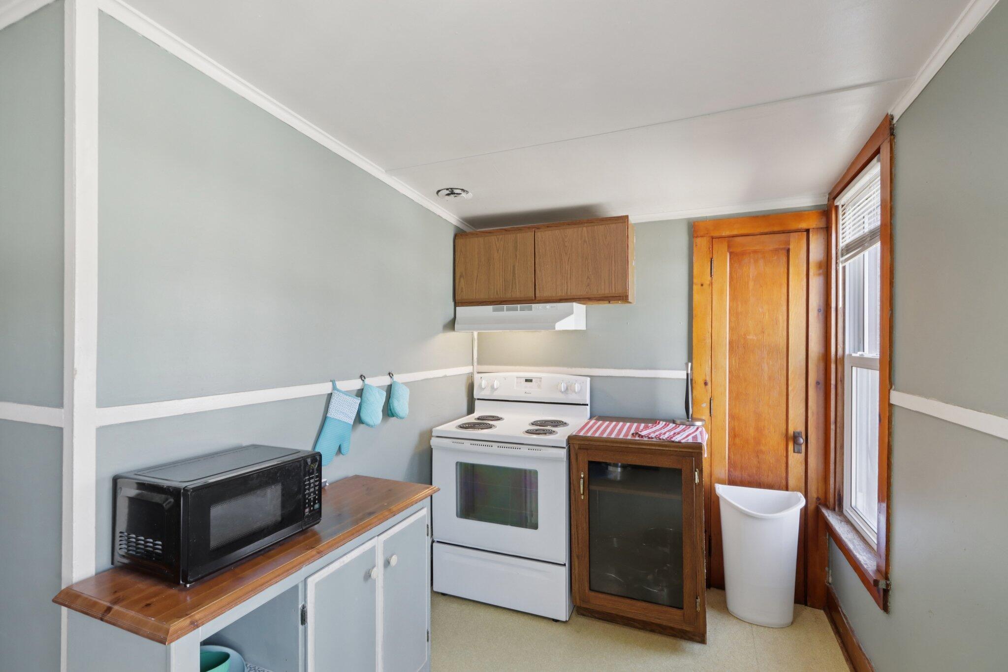 119 East Racine Street Jefferson, WI 53549 - Photo 16 of 24 Upper Unit Kitchen