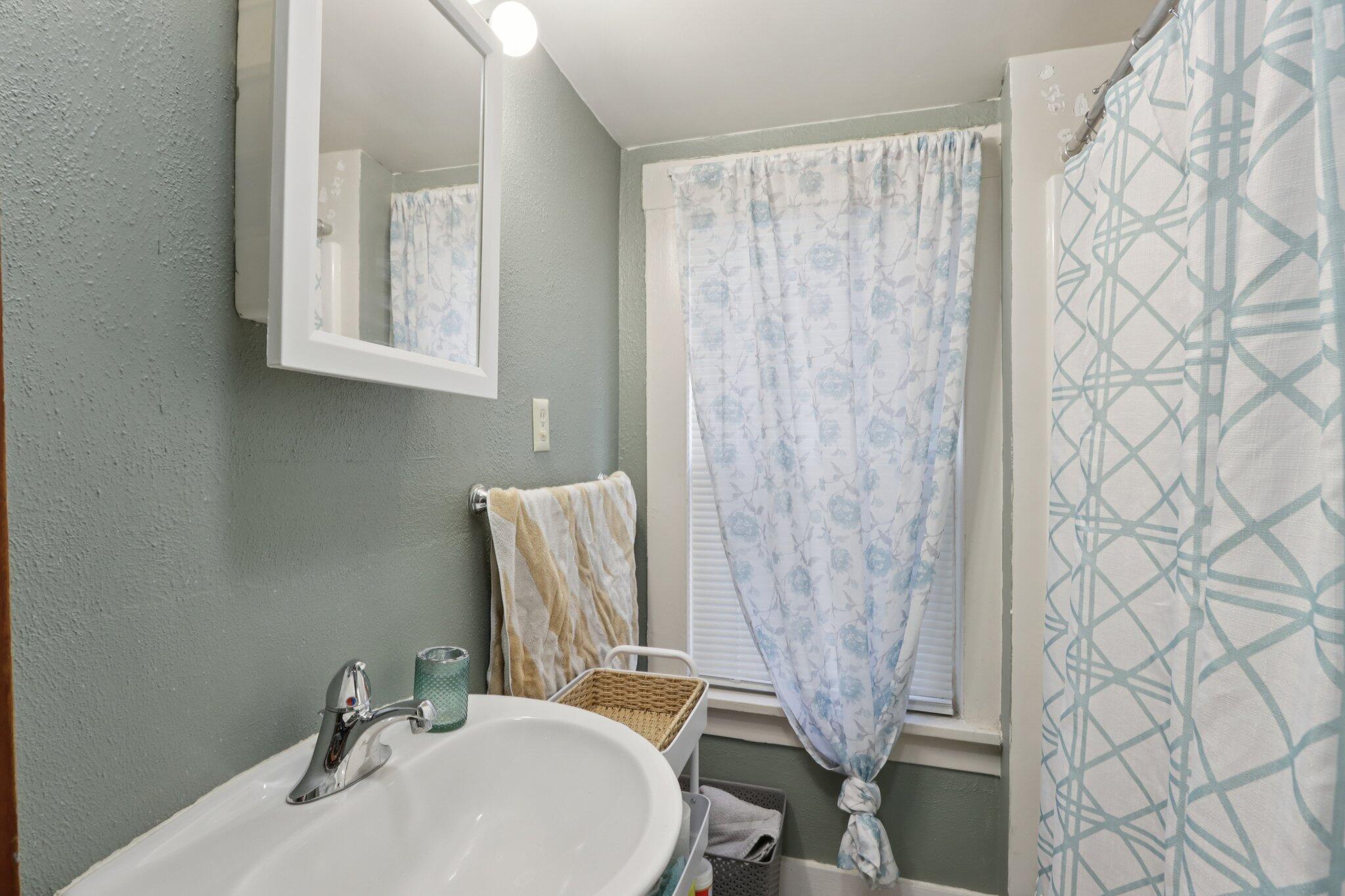 119 East Racine Street Jefferson, WI 53549 - Photo 23 of 24 Upper Unit Bathroom