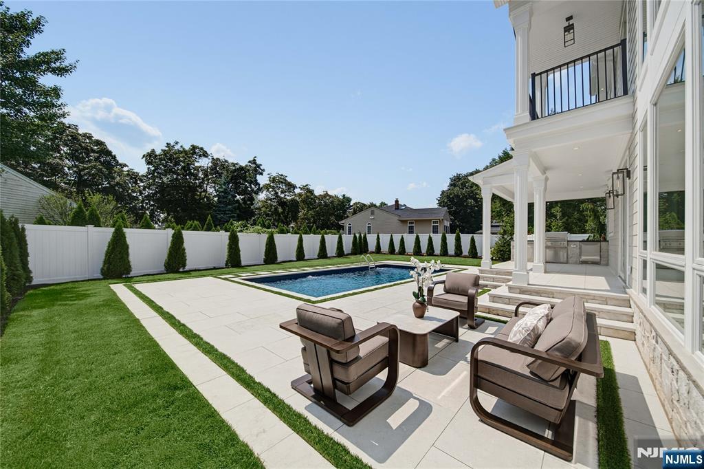 92 Oliver Road Paramus, NJ 07652 - Photo 45 of 50 Gallery Image 45