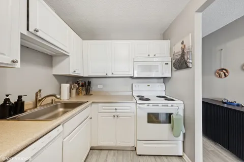 $238,000 | 10 East Ontario Street, Unit 2806, Chicago, IL 60611