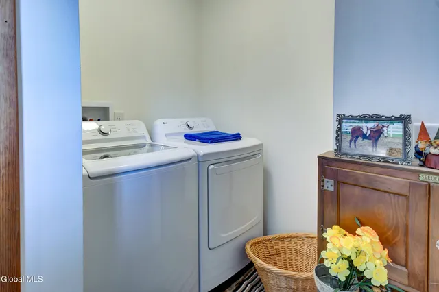 $399,999 | 254 Log City Road, Amsterdam, NY 12010