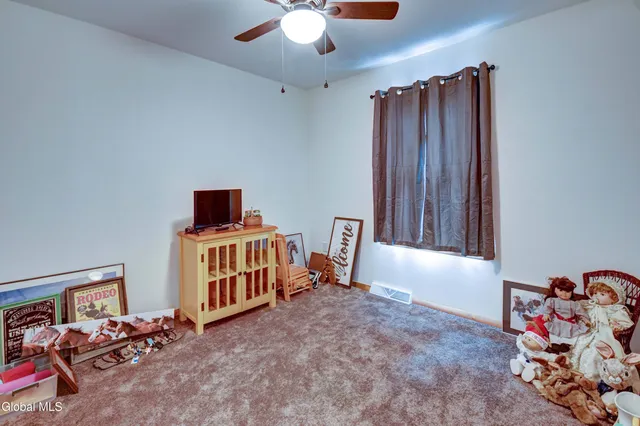 $399,999 | 254 Log City Road, Amsterdam, NY 12010