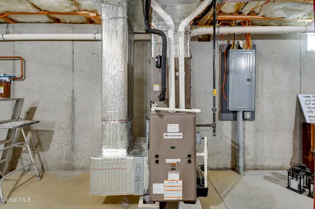 $399,999 | 254 Log City Road, Amsterdam, NY 12010