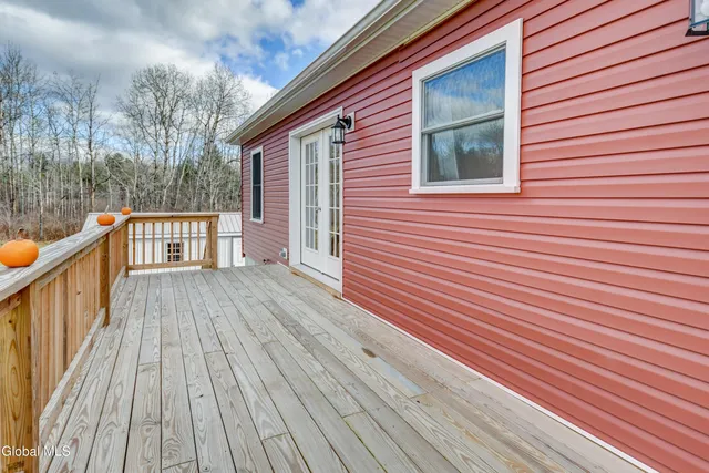 $399,999 | 254 Log City Road, Amsterdam, NY 12010