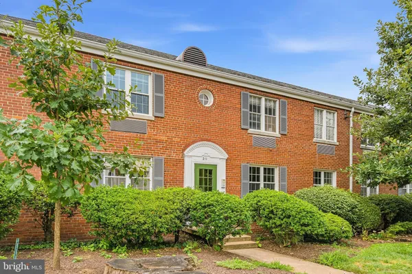 $330,000 | 211 East Glebe Road, Unit B, Alexandria, VA 22305