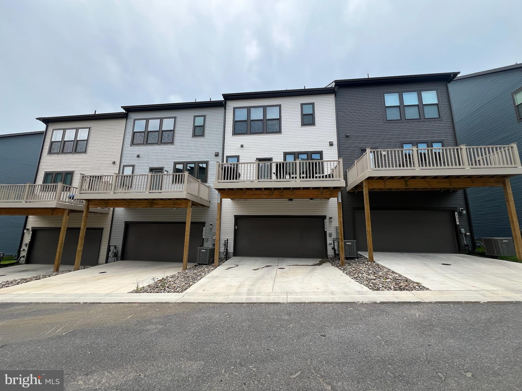 236 Mainstream Drive Laurel, MD 20724 - Photo 2 of 52 a kitchen with a stove and cabinets