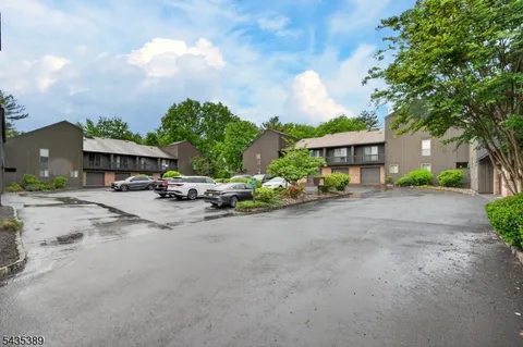 $589,000 | 108 Westgate Drive, Edison, NJ 08820
