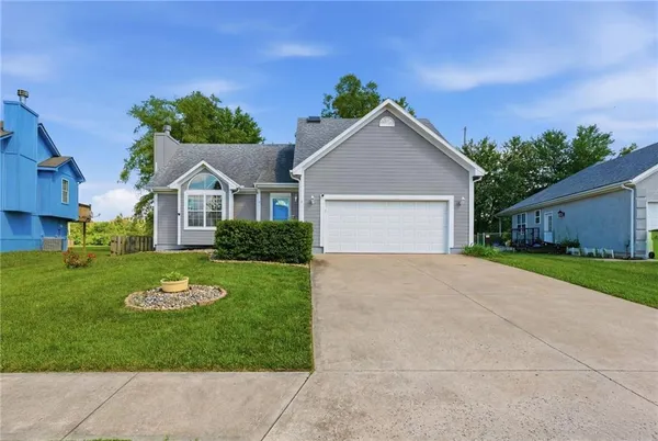 $400,000 | 913 Applewood Lane, Belton, MO 64012
