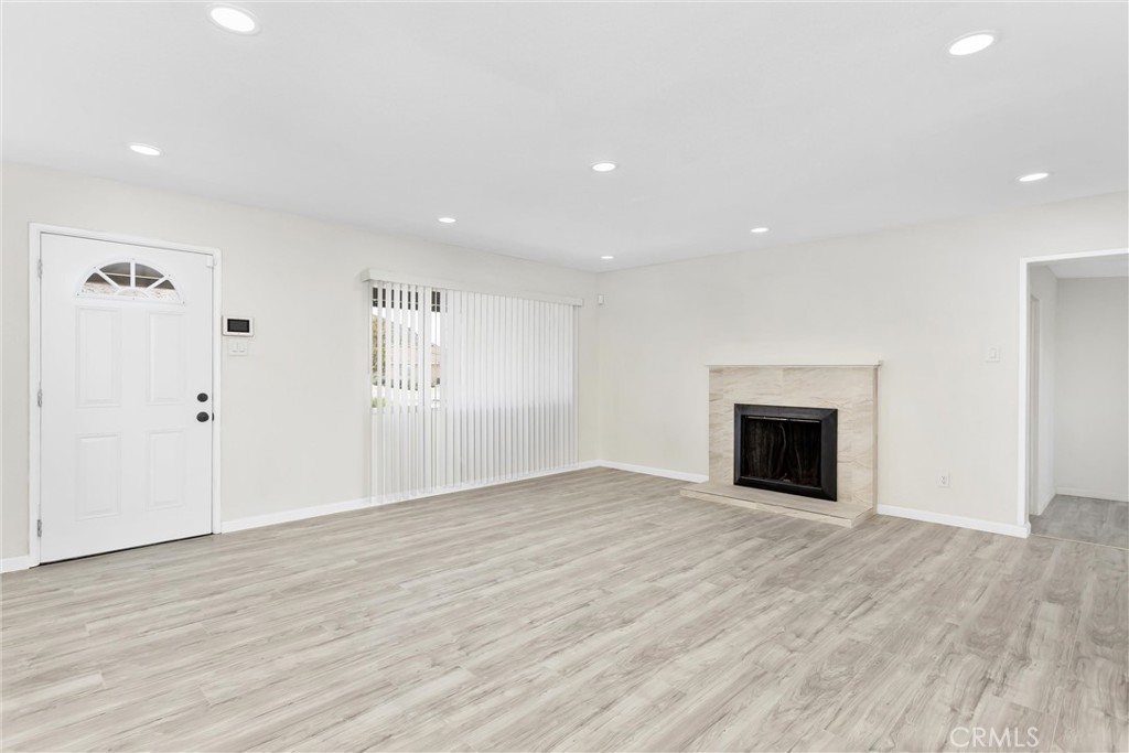 15944 Wintun Road Apple Valley, CA 92307 - Photo 9 of 53 Living room