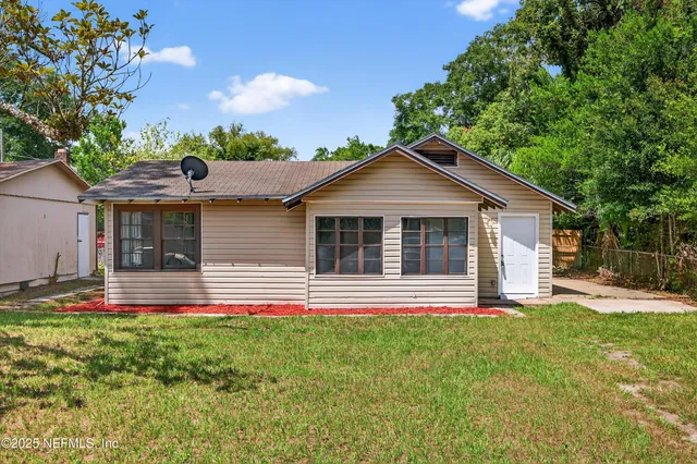 $1,200 | 1011 Glencarin Street, Jacksonville, FL 32208