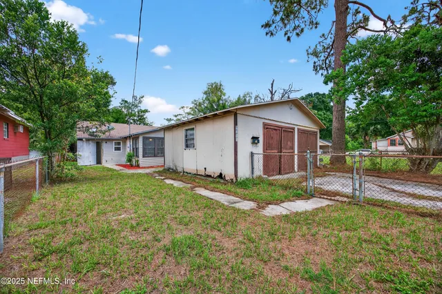 $1,200 | 1011 Glencarin Street, Jacksonville, FL 32208