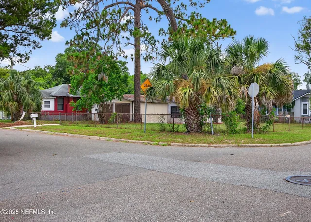 $1,200 | 1011 Glencarin Street, Jacksonville, FL 32208