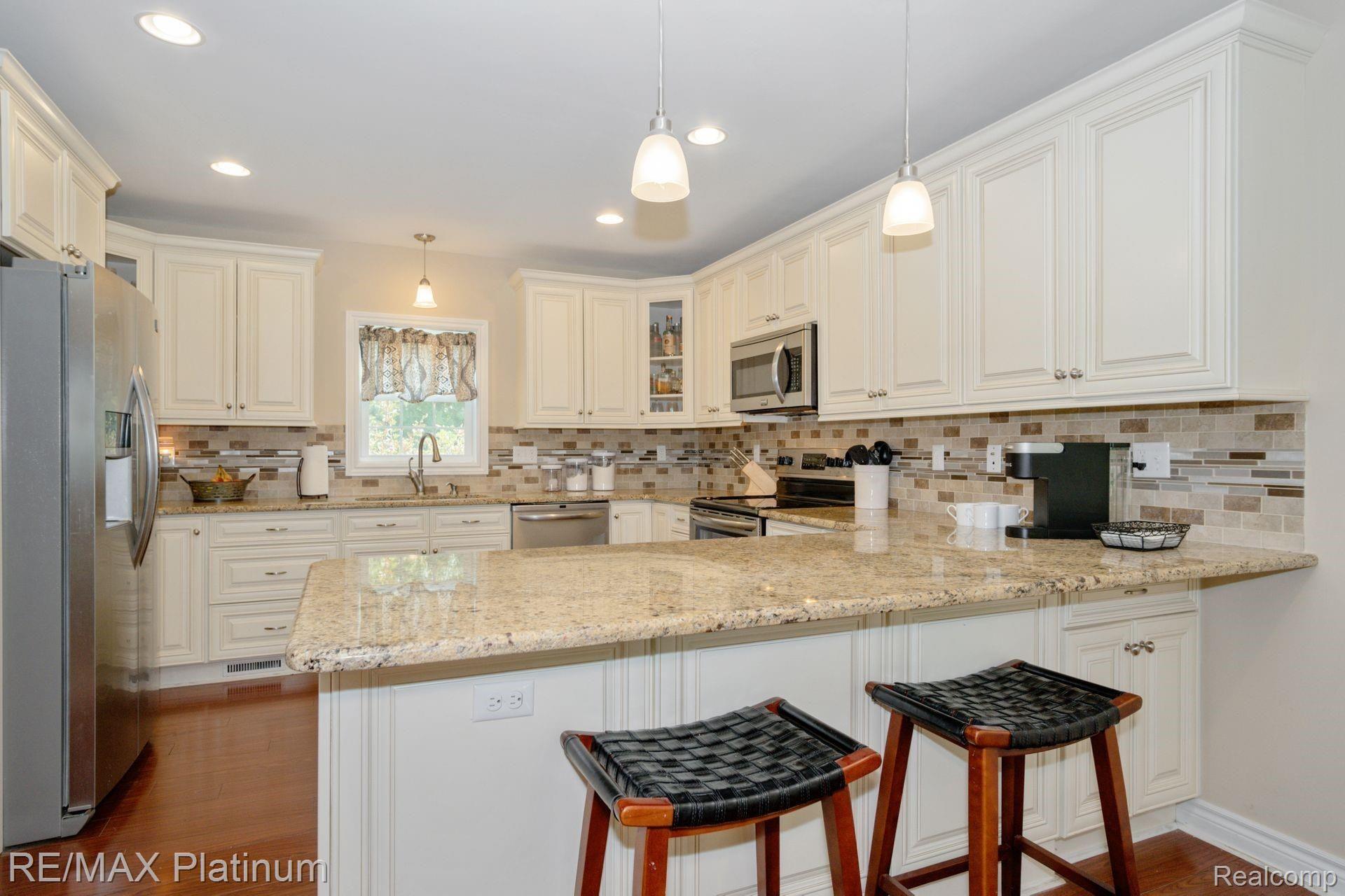 3107 Oak Grove Road Howell, MI 48855 - Photo 8 of 29 10.jpg