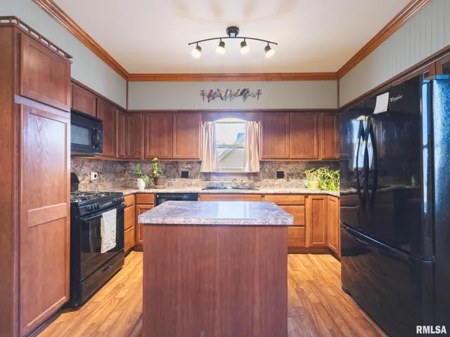 $179,900 | 407 North 3rd Street, Dunlap, IL 61525