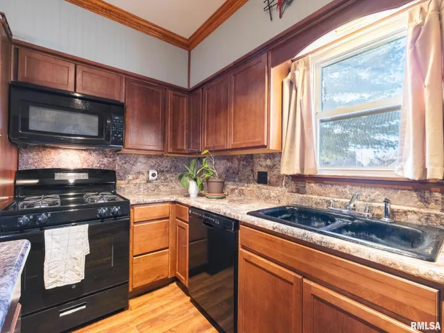 $179,900 | 407 North 3rd Street, Dunlap, IL 61525