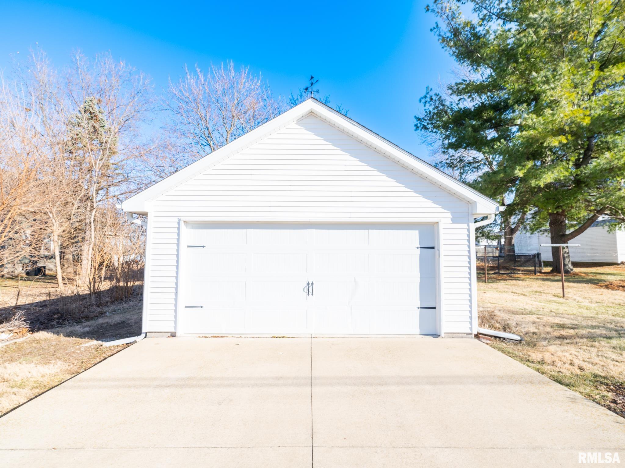 407 North 3rd Street Dunlap, IL 61525 - Photo 8 of 53