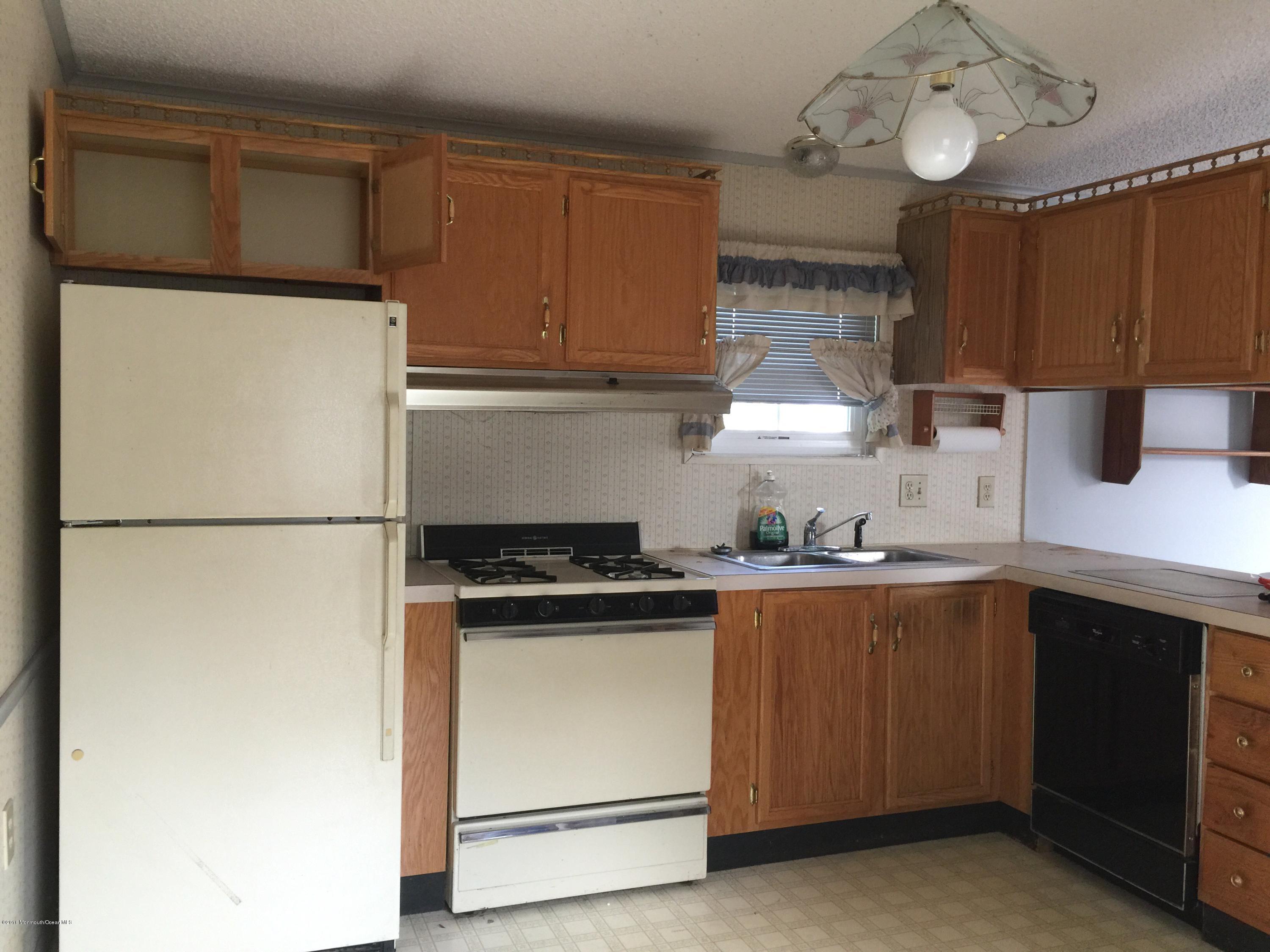 30 Ruffian Way Howell, NJ 07731 - Photo 3 of 9 image