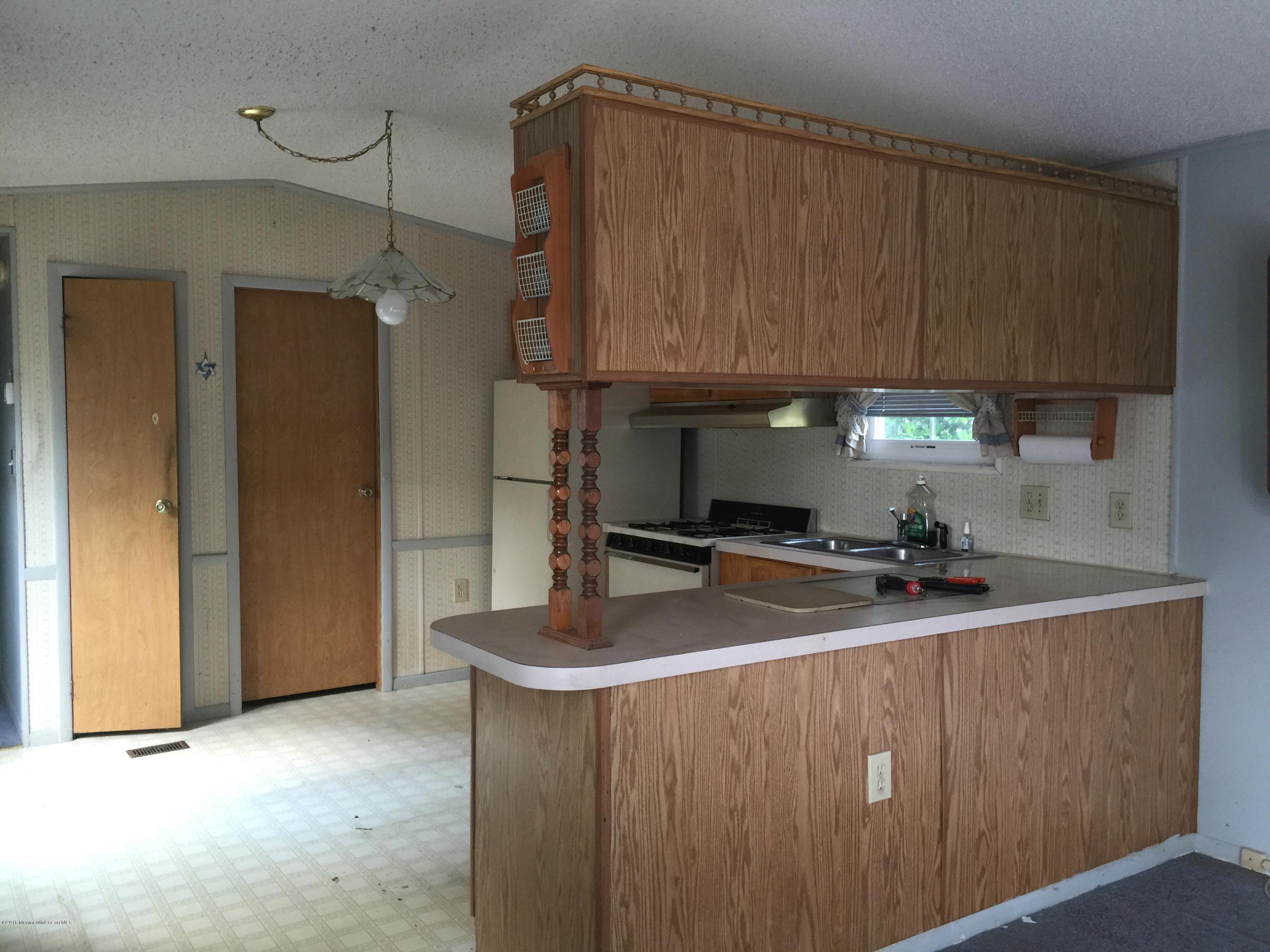 30 Ruffian Way Howell, NJ 07731 - Photo 4 of 9 image