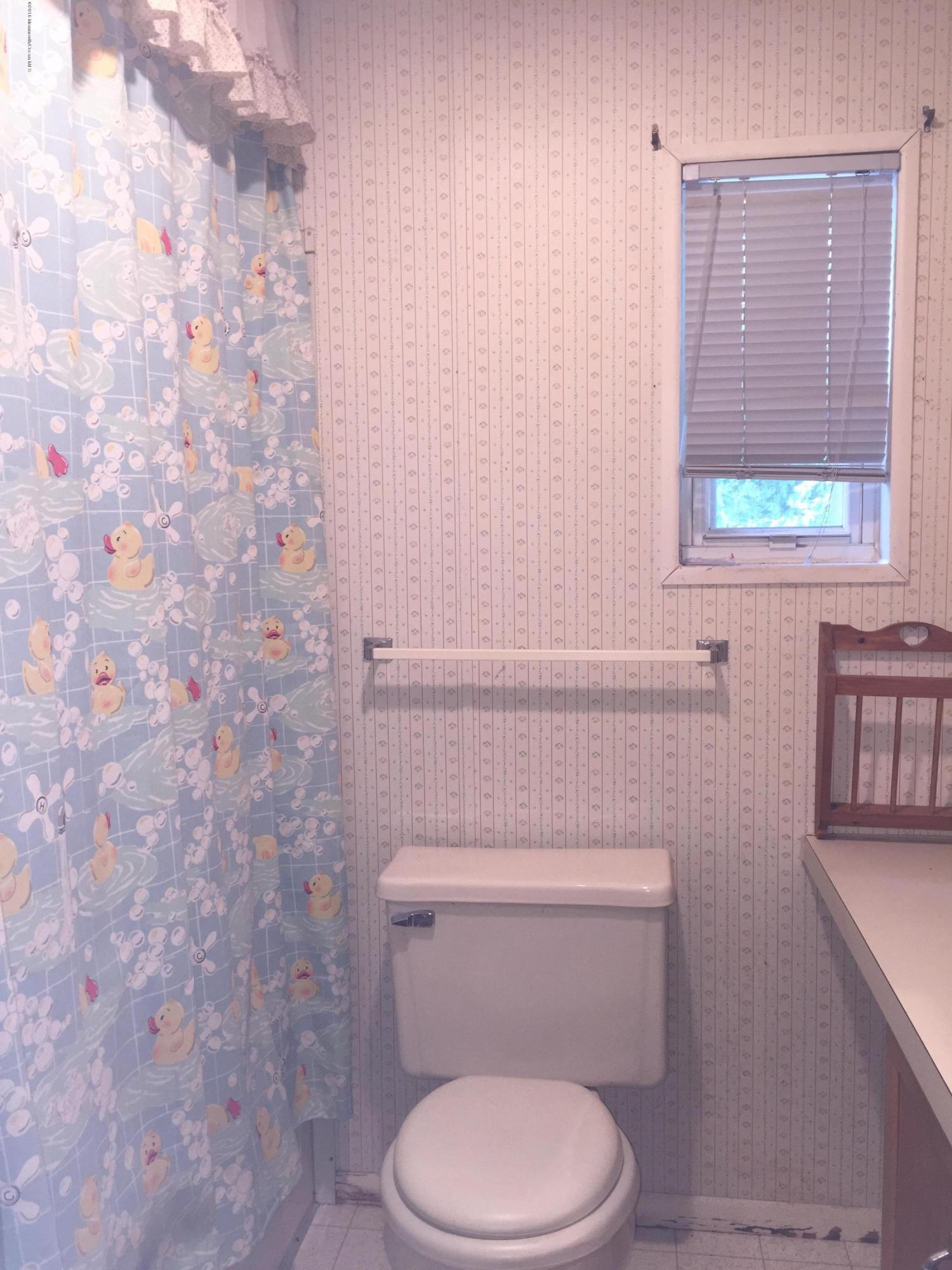 30 Ruffian Way Howell, NJ 07731 - Photo 6 of 9 image