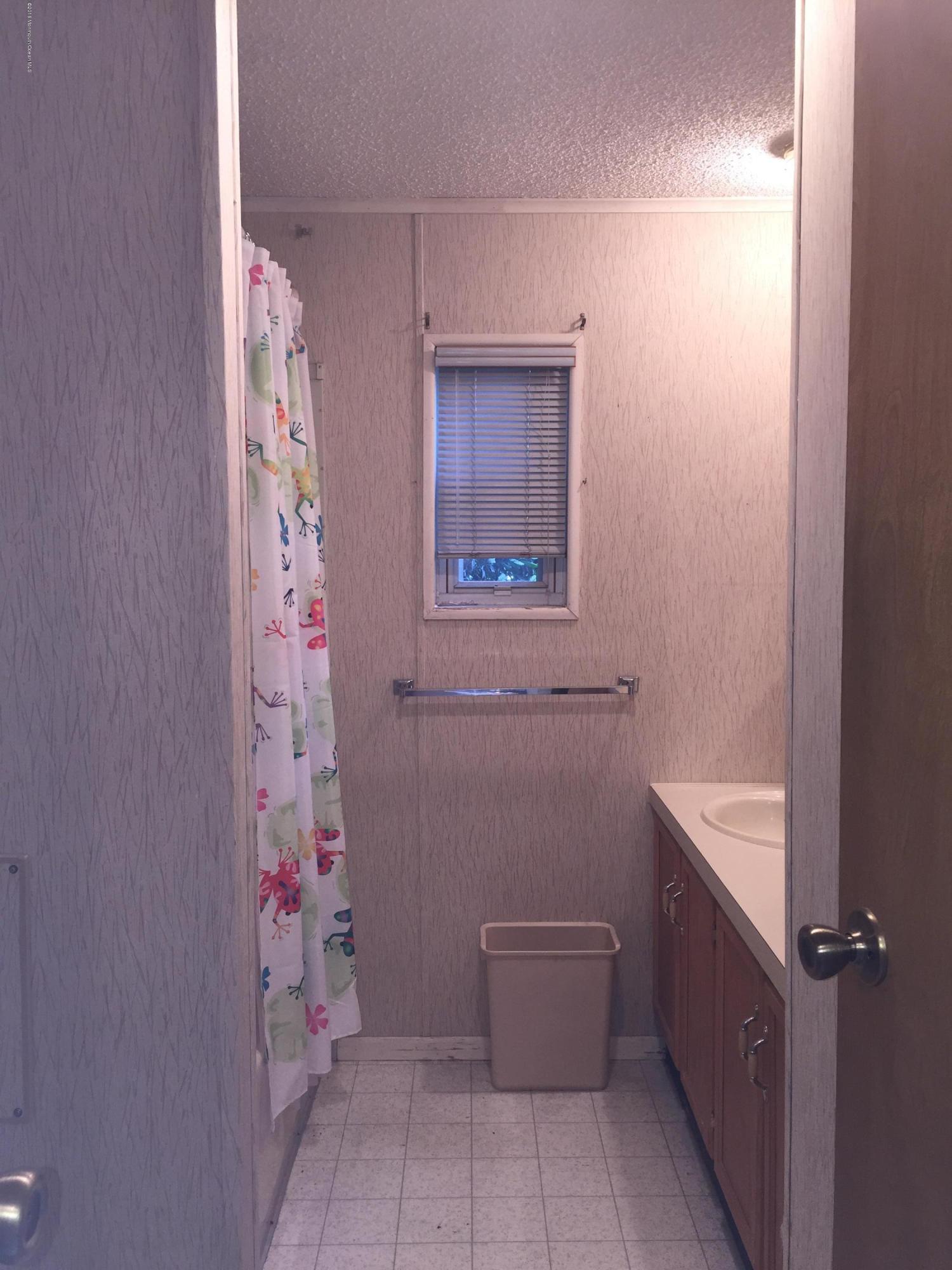 30 Ruffian Way Howell, NJ 07731 - Photo 8 of 9 image