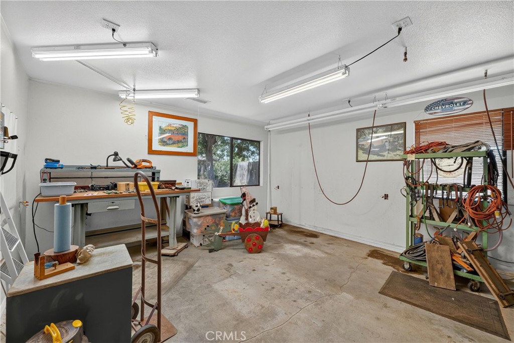 18666 Bert Road Riverside, CA 92508 - Photo 37 of 73 Workshop