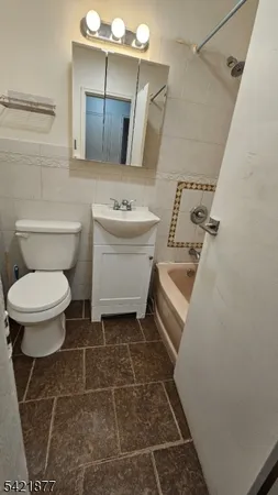 $2,100 | 117 Pennington Avenue, Unit N1, Passaic, NJ 07055