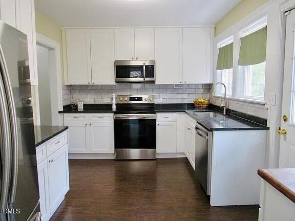 209 Carbonton Road Sanford, NC 27330 - Photo 5 of 17