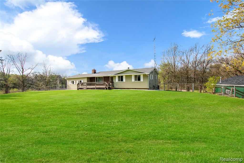 9093 Jordan Road Grand Blanc, MI 48439 - Photo 2 of 40