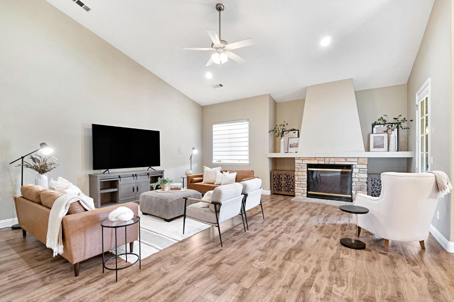 2512 Rodeo Street Selma, CA 93662 - Photo 10 of 42