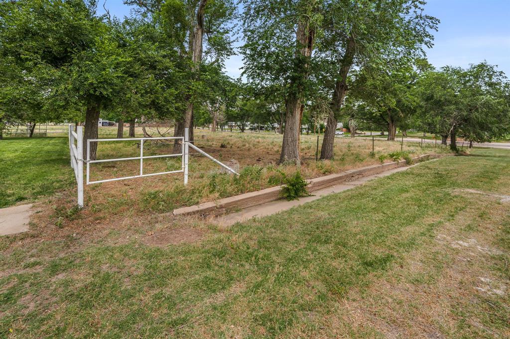 1204 East Cheyenne Avenue Canadian, TX 79014 - Photo 14 of 39 a view of outdoor space and yard