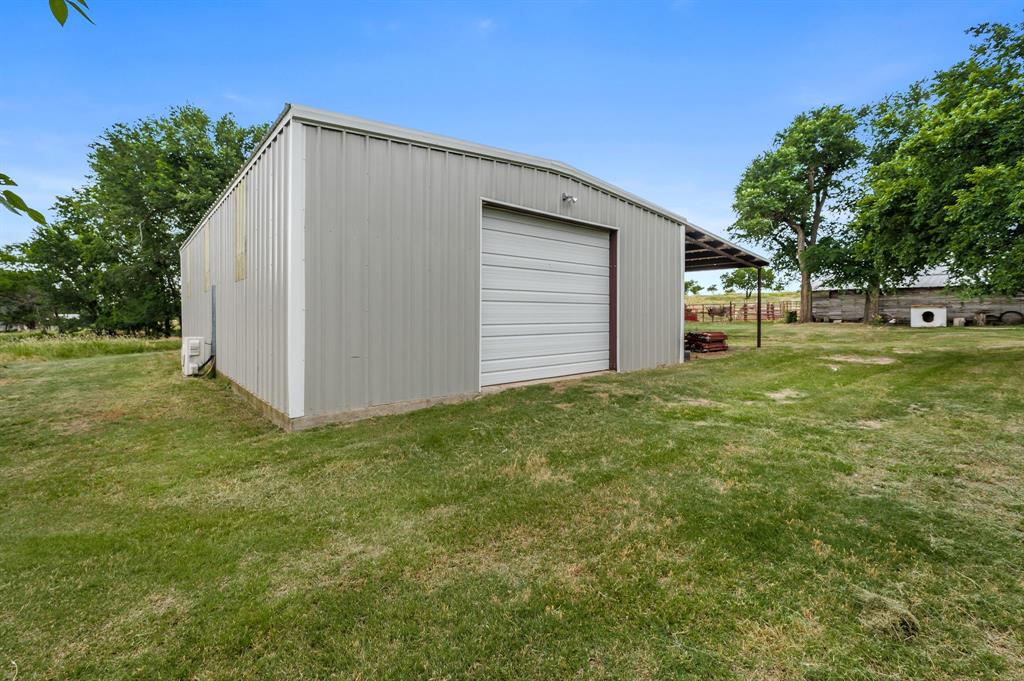 1204 East Cheyenne Avenue Canadian, TX 79014 - Photo 4 of 39 a view of a backyard with large trees