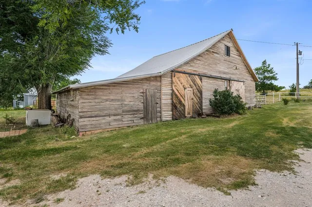 $950,000 | 1204 East Cheyenne Avenue, Canadian, TX 79014