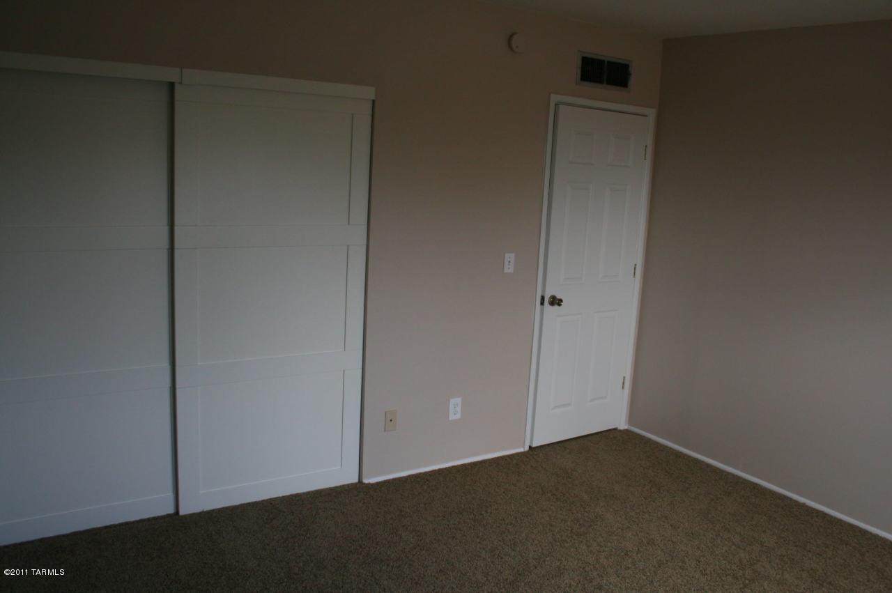 9711 East Sellarole Road Tucson, AZ 85730 - Photo 8 of 19 Gallery Image 8