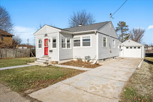 $225,000 | 909 East Railroad Street, Sandwich, IL 60548