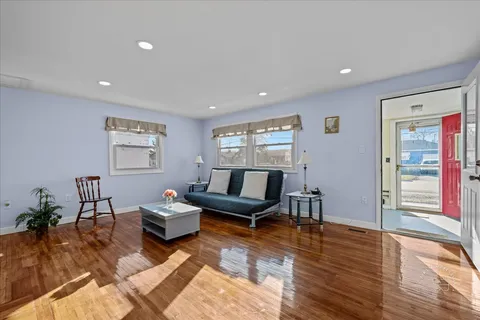 $225,000 | 909 East Railroad Street, Sandwich, IL 60548