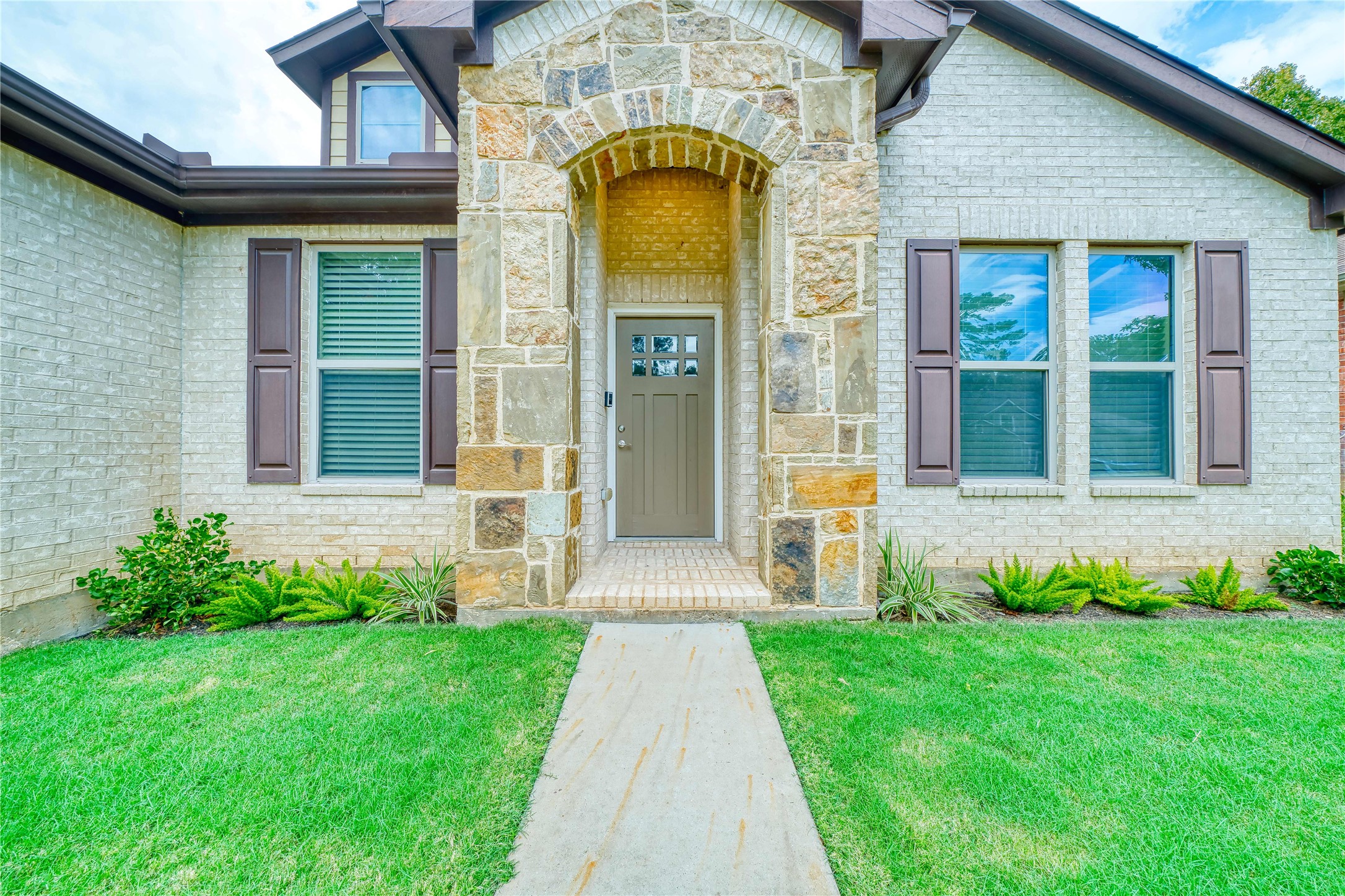 12092 La Salle River Road Conroe, TX 77304 - Photo 3 of 16 Front View