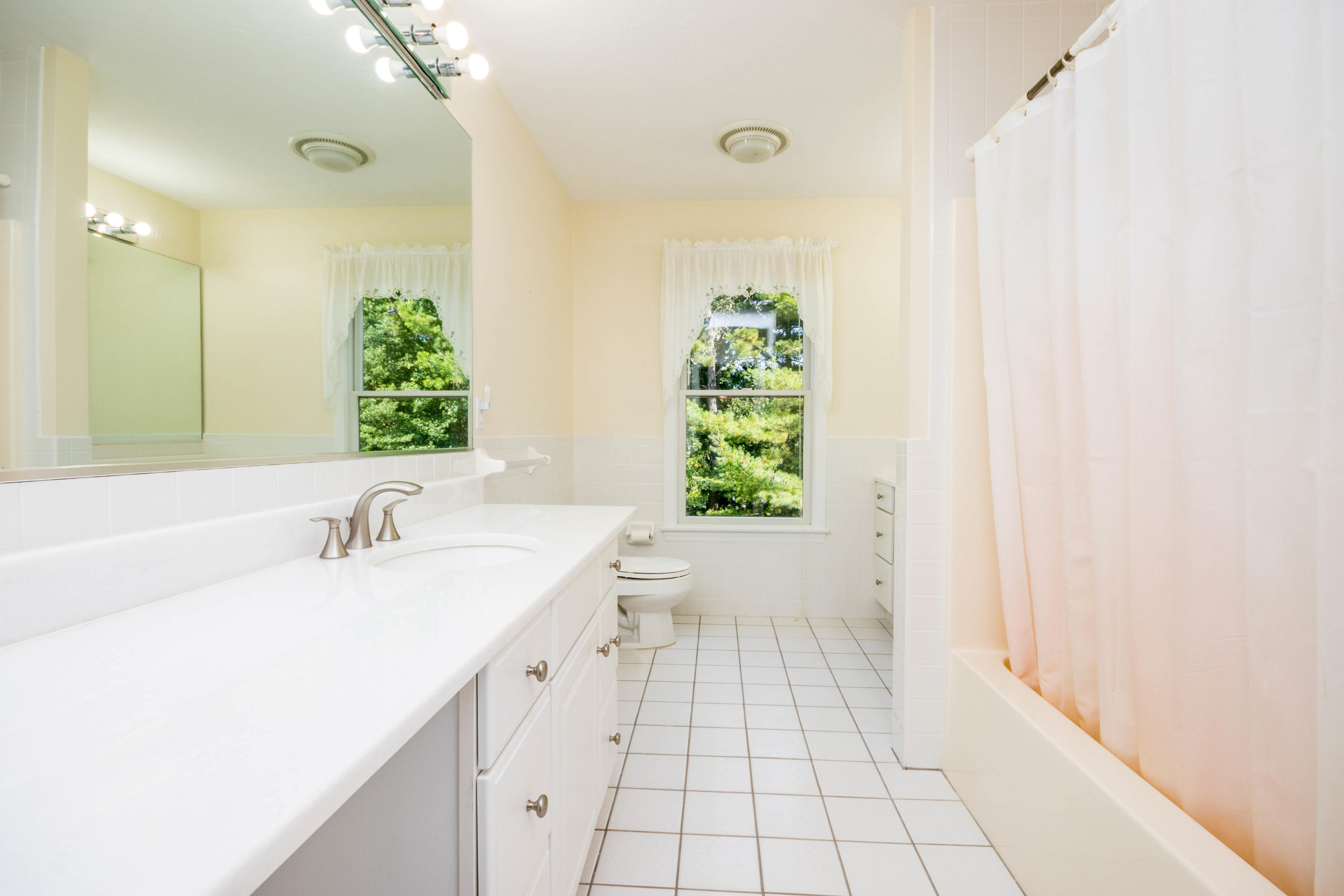 147 Beech Leaf Island Road Centerville, MA 02632 - Photo 28 of 51 Upstairs full hall bath