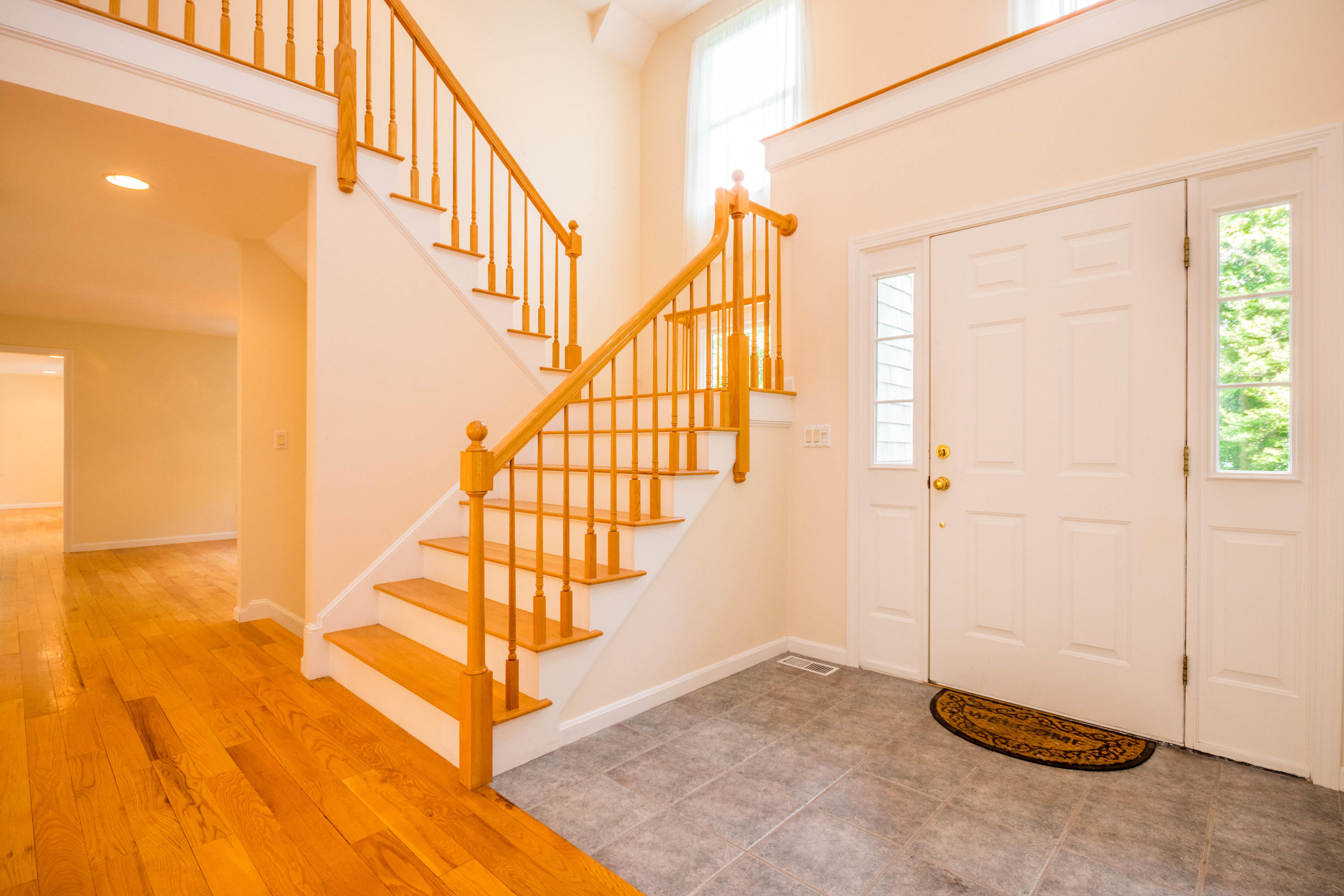 147 Beech Leaf Island Road Centerville, MA 02632 - Photo 3 of 51 Front foyer