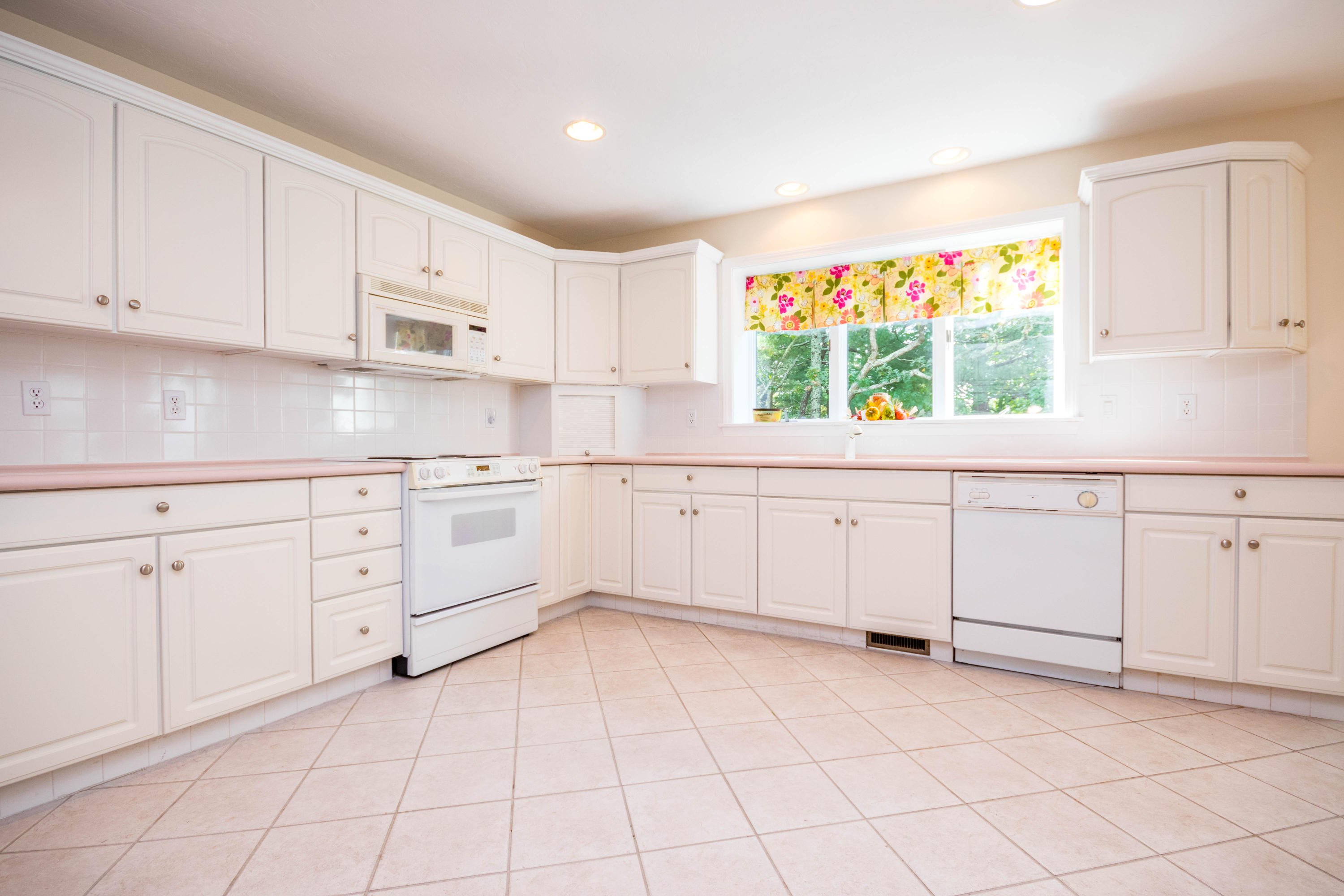 147 Beech Leaf Island Road Centerville, MA 02632 - Photo 8 of 51 Large kitchen with tile floor