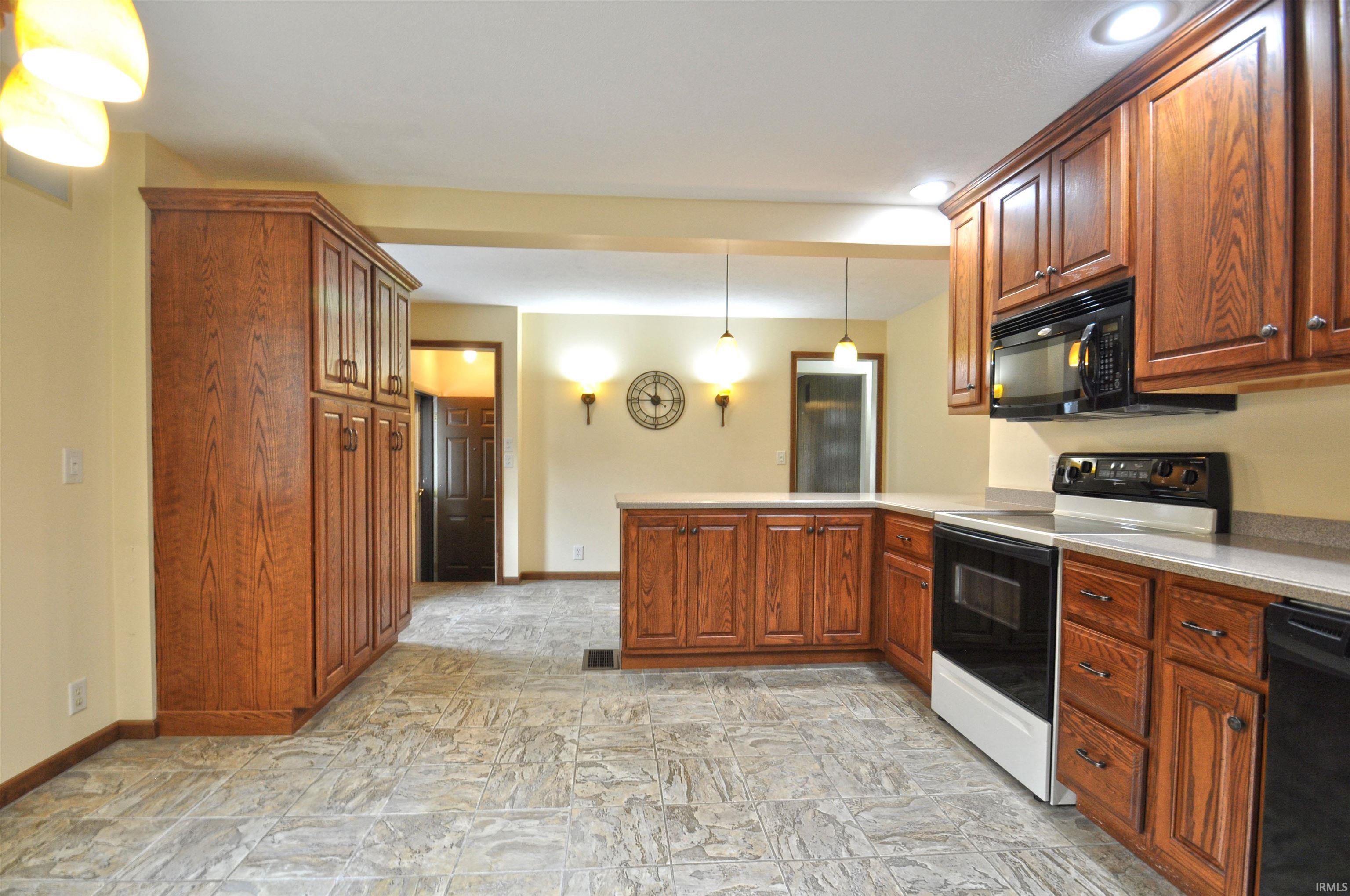 55057 Country Club Road South Bend, IN 46628 - Photo 11 of 35 Gallery Image 11